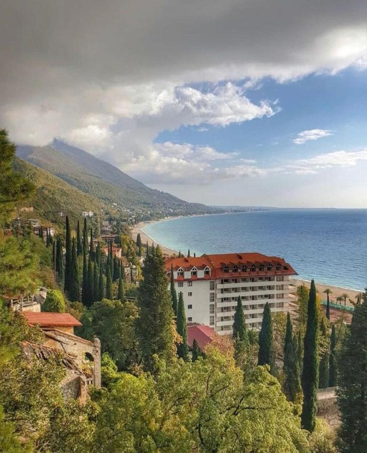 Calipso Sea Hotel Гагра Екстериор снимка